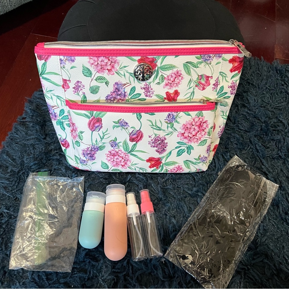NWOT Travel White and Pink Floral Cosmetic Bag